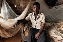 Shakila, 37 years old, in the room where she has lived for 12 years with 5 children. She washes clothes and carries water to maintain them. Katoogo, Kampala, Uganda, 2023