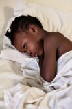 Children's Surgical Hospital, sub-intensive unit. Blessing Nayiga, F, 4 and a half years old, operated on 2 days ago for a teratoma of an ovary. Blessing is the youngest of 3 sisters. Her mother is a waitress in Saudi Arabia, her father raises chickens. Entebbe, Uganda, 2023