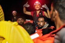 The EMERGENCY SAR Life Support vessel rescues 37 shipwrecked people in international waters in the Maltese SAR zone. Cultural mediator Mariam Bouteraa speaks to survivors.